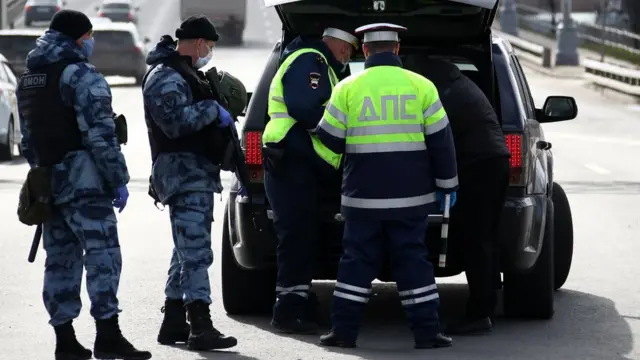 В понедельник стало известно, что посты ГИБДД на въездах в Москву будут усилены сотрудниками ОМОН