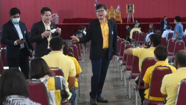 นายเอนก เหล่าธรรมทัศน์ ได้รับการเสนอชื่อให้เป็น รมว.แรงงาน ทันทีที่หัวหน้า รปช. ลาออกจากการเป็นสมาชิกพรรคเมื่อ 16 มิ.ย.