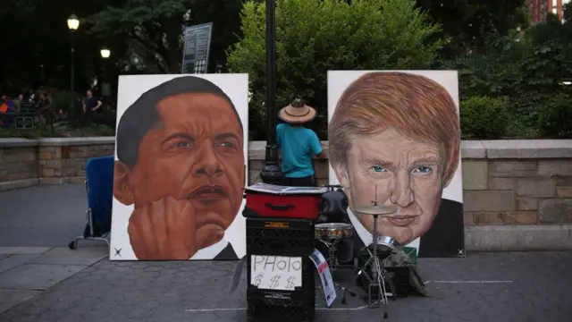 Cuadros de Obama y Trump a la venta en una calle de Nueva York.