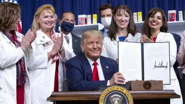 Трамп подписывает указ