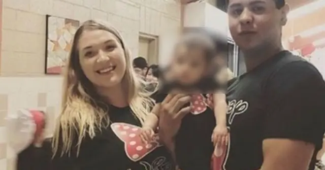 Jordan y Andre Anchondo con uno de sus hijos