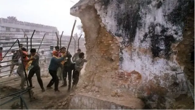 ਬਾਬਰੀ ਮਸਜਿਦ ਢਾਹੇ ਜਾਣ ਦੀ ਤਸਵੀਰ