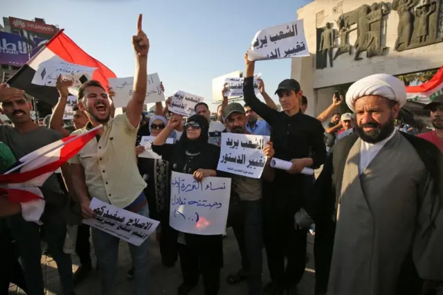 متظاهرون في ساحة التحرير