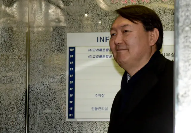 윤 당선인은 문재인 정부에서 서울중앙지검장을 거쳐 검찰총장에 올랐다