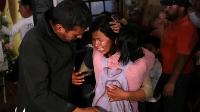 Maria Magdalena, ibunda Fatima saat upacara pemakaman putrinya.
