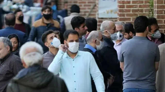 په ایران کې د رسمي شمېرو له مخې ۸۹۳۲۸ کسان پر دغې ناروغۍ اخته دي.