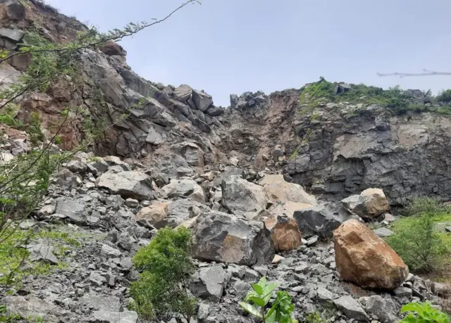 కొండపల్లి కొండల్లో తవ్వకాలు