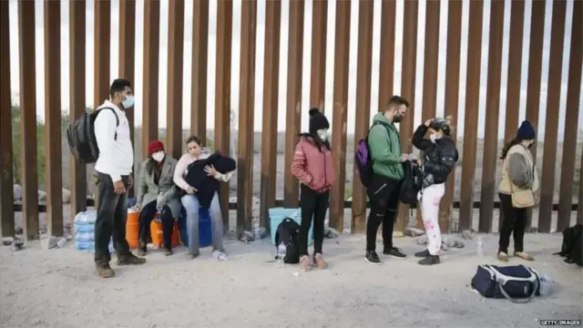 આ નેટવર્કની શરૂઆત ભારતમાં "ટ્રાવેલ એજન્ટ"થી થાય છે