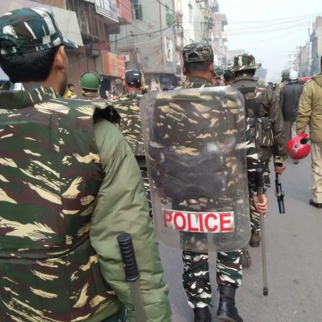டெல்லியில் அணிவகுப்பில் ஈடுபட்ட துணை ராணுவத்தினர்
