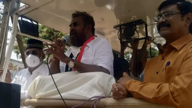 வேலுமணி