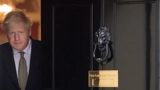 বরিস জনসনের রাজনৈতিক ভবিষ্যৎ নিয়ে নাটক সারা বিশ্বের নজর কেড়েছে। (ফাইল ফটো)