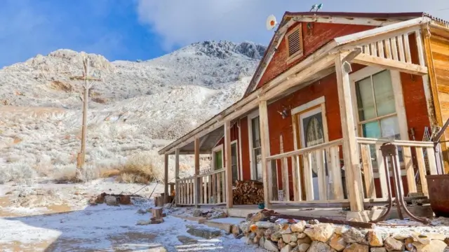 ብጣውላ ዝተሰርሐ ገዛ