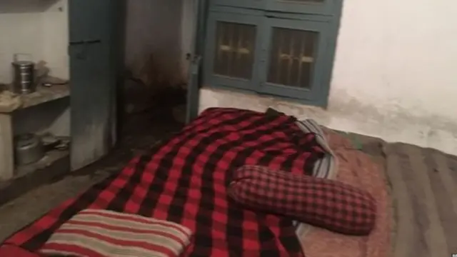 लहान मुलींच्या गृहातली एक खोली