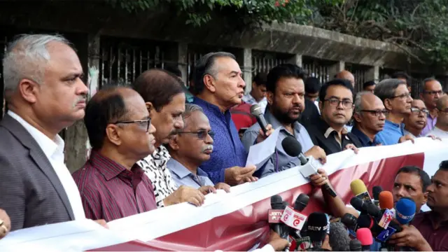 বাংলাদেশের গণমাধ্যম আসলে কতটা স্বাধীন সেই বিতর্ক আবার উস্কে দিয়েছে এই ঘটনা