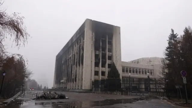 प्रशासनिक भवन