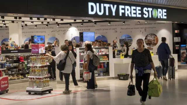 "الحيل النفسية" في تصميم المطارات لجذب الركاب