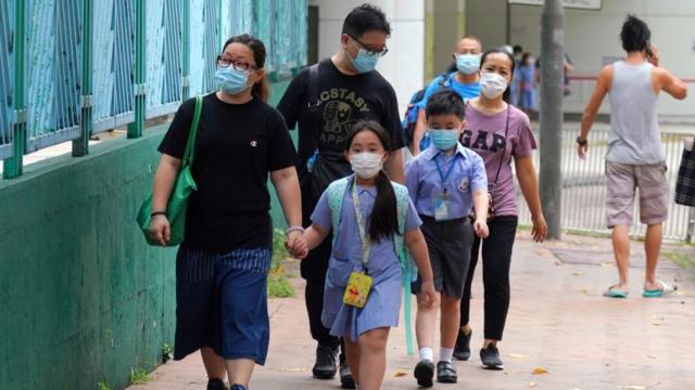 香港同時爆發上呼吸道感染，部分小學年級停面授課。