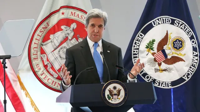 جان کری که در سال ۲۰۱۶ به عنوان وزیر خارجه امریکا معاهده اقلیمی پاریس را امضاء کرده بود اکنون نماینده ویژه جو بایدن در امور اقلیمی است