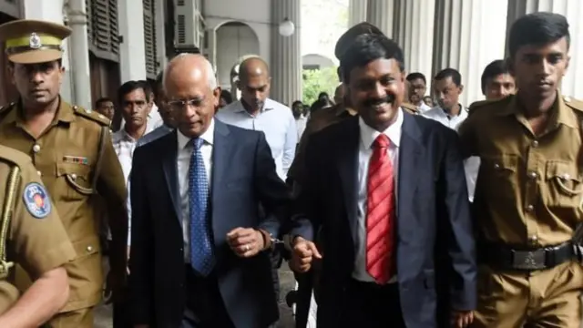 ලලිත් වීරතුංග සහ අනුෂ පැල්පිට සිර මැදිරියෙන් බන්ධනාගාර රෝහලට ඇතුළත් කළ බව මාධ්‍ය වාර්තා මගින් පැවසෙයි