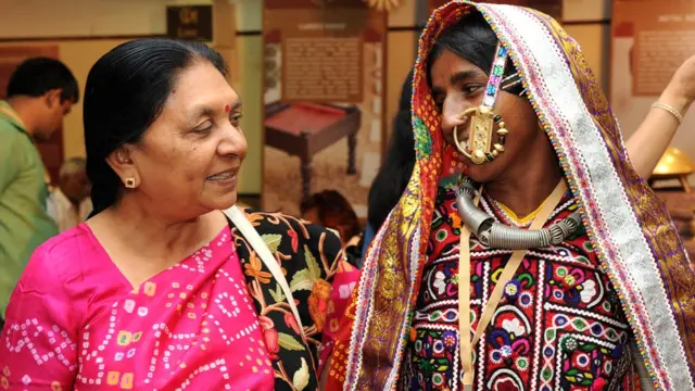 આનંદીબહેન પટેલની એક સામાન્ય મહિલા સાથે