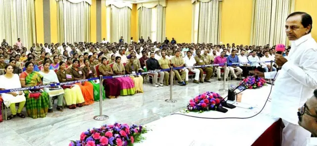 ఆర్టీసీ కార్మికులతో కేసీఆర్