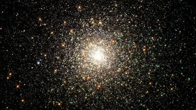 بعد عشرات المليارات من السنين ستختفي النجوم المتوهجة وقصيرة العمر، بينما ستتبقى نجوم حمراء قزمة خافتة طويلة العمر