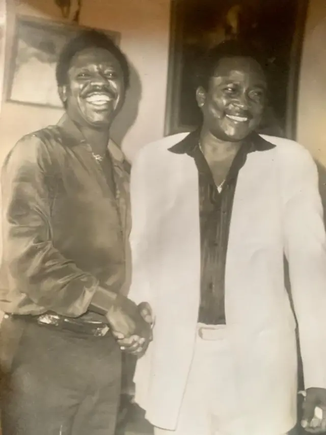 Ọrẹ ni Ayinde Barrister ati Ayinla Kollington nigba aye rẹ.