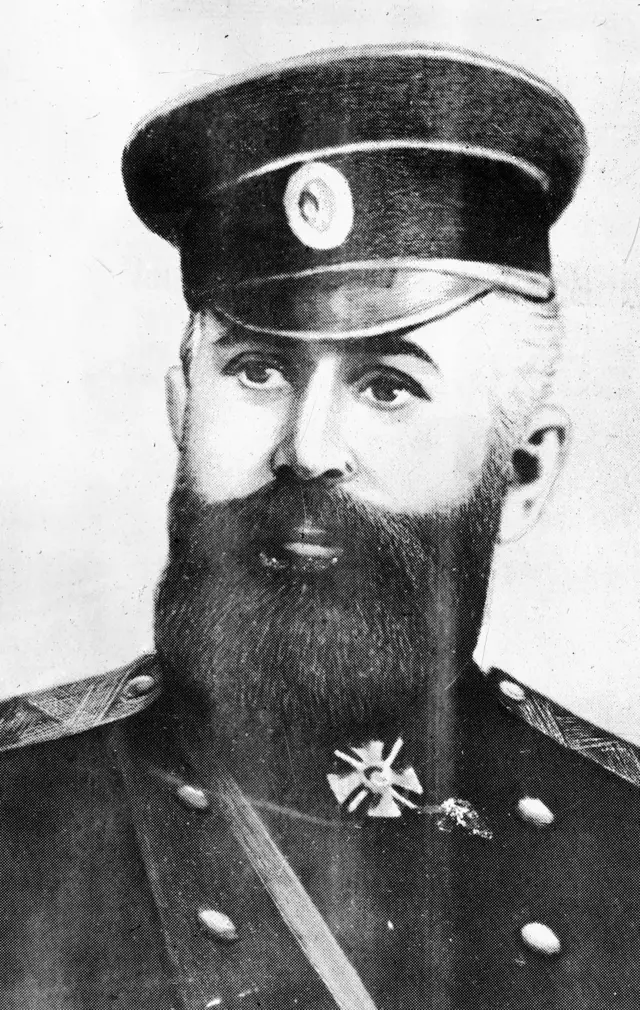 Səməd bəy Mehmandarov- hərbi və dövlət xadimi, artilleriya generalı, 15 fgevral 1918-ci ildən 27 aprel 1920-ci ilə qədər Milli hökumətin hərbi naziri, 1920