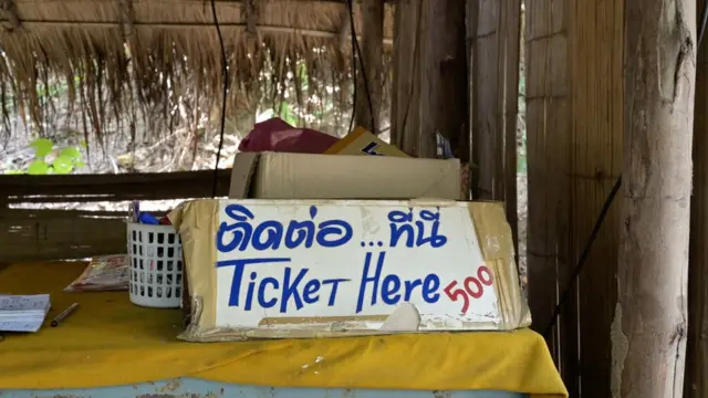 ซุ้มขายตั๋วให้นักท่องเที่ยว