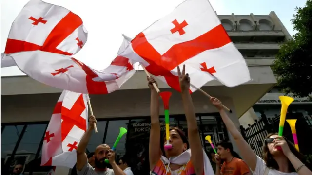 протестующие