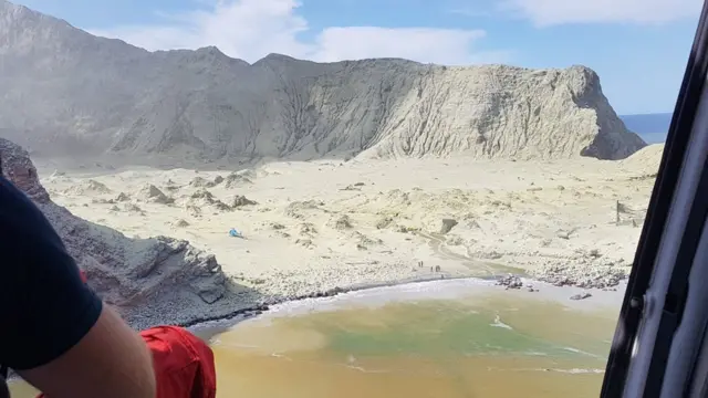 White Island cubierta por cenizas.