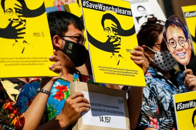 กลุ่มเพื่อนวันเฉลิมชุมนุมหน้าสถานทูตกัมพูชาในไทย