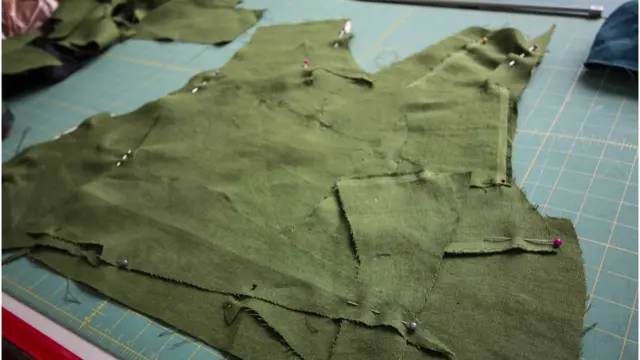 倫敦環保設計師澤諾夫斯卡婭利用布頭廢料拼接出新馬甲