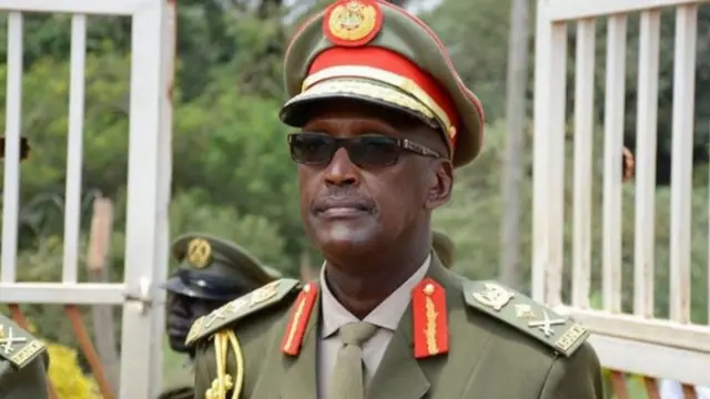 Tumukunde Henry yasezerewe mu ngabo ku ipeti rya Liyetona Jenerali