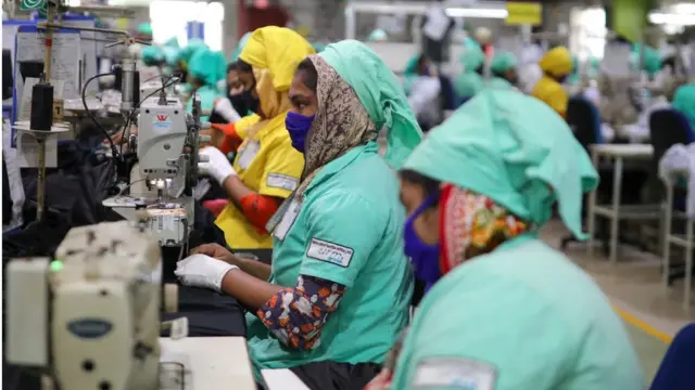 গার্মেন্টস শিল্পের অধিকাংশ শ্রমিকই নারী।