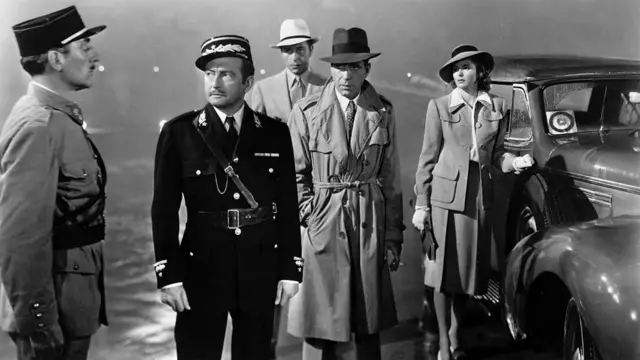 Policijski prefekt kapetan Lui Reno (Klod Rejns) zauzima stav