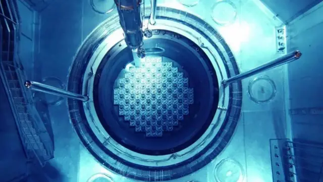 5月25日，中國廣核集團對外披露，中國西部首座核電站——廣西防城港核電2號機組首爐核燃料裝載於本月24日完成。裝料完成後，防城港核電2號機組還將完成機組臨界、汽輪機衝轉、並網發電等重大關鍵里程碑，預計在今年下半年投入商業運行。