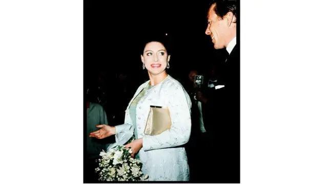 Adik Ratu Elizabeth, Putri Margaret, adalah perempuan kerajaan lain yang ikut mempengaruhi mode.