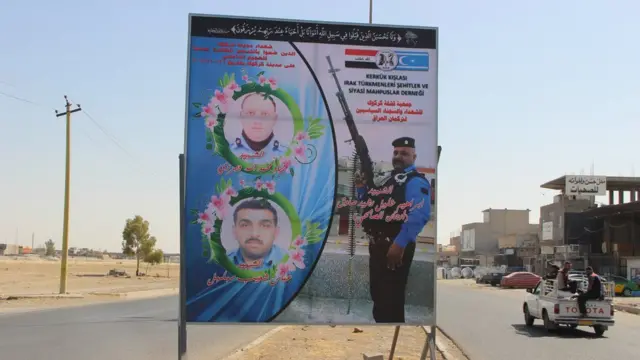 Türkmen polis Ercan Salihi'nin anısı için hazırlanan bir tabela