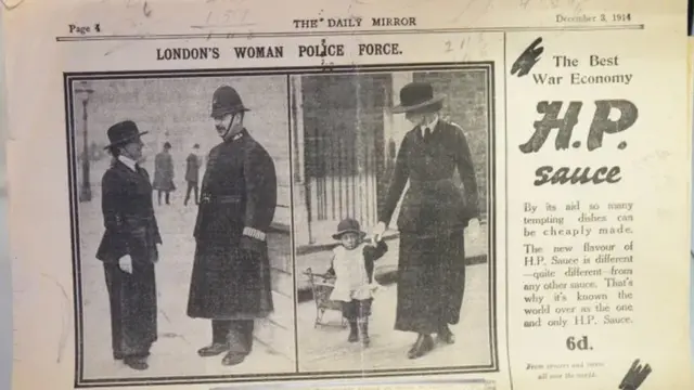 这份1914年12月3日的《每日镜报》上刊登了当时在伦敦街头为警察提供协助的女性志愿者。