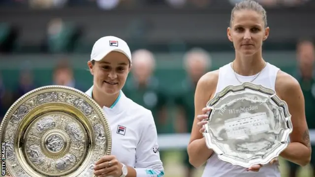 Ashleigh Barty đánh bại Karolina Pliskova trong trận chung kết Wimbledon năm ngoái
