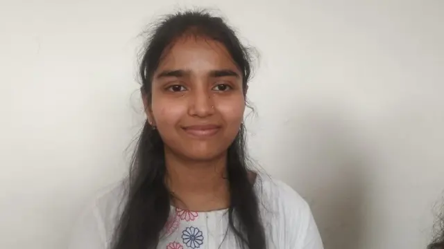 प्रज्ञा 485 नंबर के साथ तीसरी टॉपर हैं