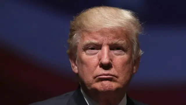 ஆபாசப் பட நடிகைக்கு டிரம்ப் பணம் வழங்க நீதிமன்றம் உத்தரவு