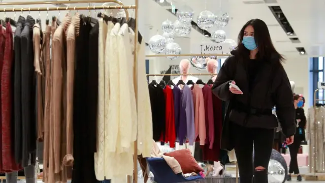 Девушка в магазине