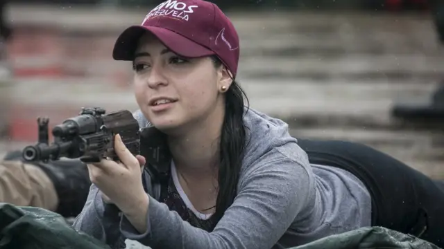 девушка на учениях