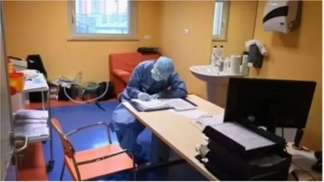 দুর্নীতি বিরোধী সংগঠনগুলো বলছে, স্বাস্থ্যখাতে জরুরীভিত্তিতে কেনাকাটায় সুনির্দিষ্ট নীতিমালা মানা হচ্ছে না।