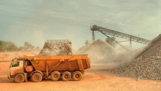 బంగారు గనుల్లో తవ్వకాలు