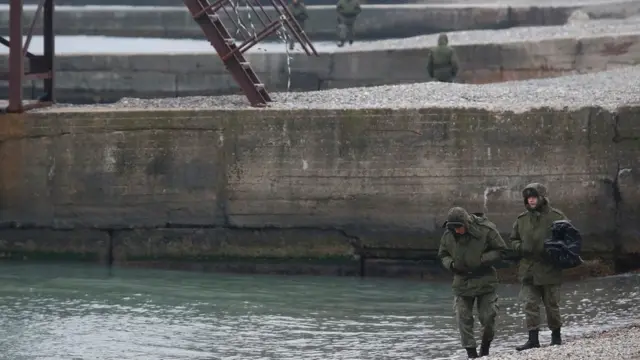 Российские военные на берегу Черного моря