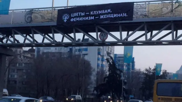 Toliq son va kokrak fotosurati Kiyimdagi gozallikni sikdi