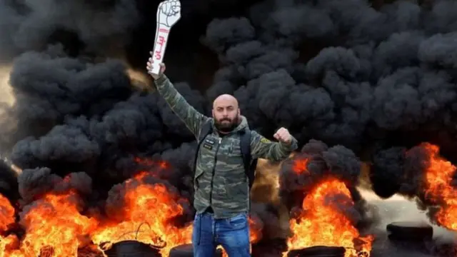 متظاهر لبناني